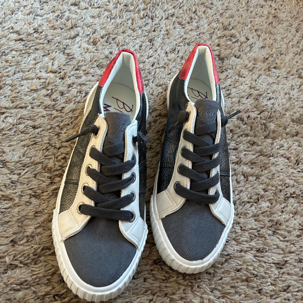 Blowfish Malibu Sneaker in Low Metallic Pewter Red Silver, size 8.5